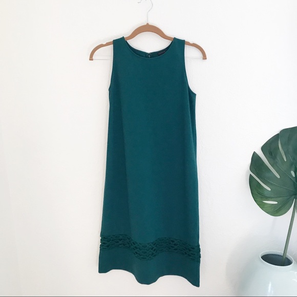 Ann Taylor Dresses & Skirts - Ann Taylor Sleeveless Shift Dress
